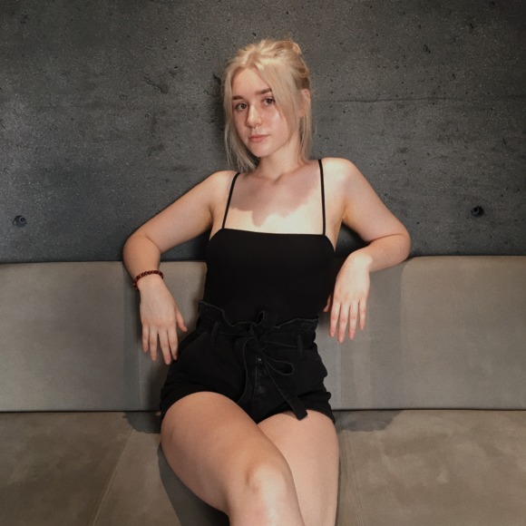 Meet your Posher, Arielle - Picture 1 of 1